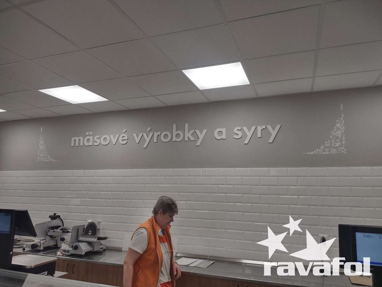 Navigačné prvky a označenie sekcií v retailovej predajni